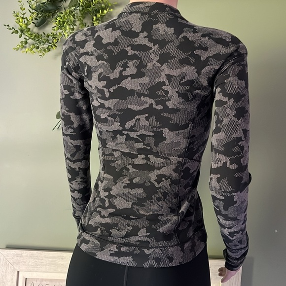 Lululemon - Picture 7 of 10